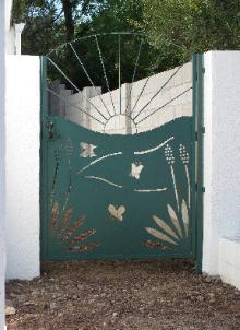BUTTERFLY YUCCA GATE WITH SUNBURST